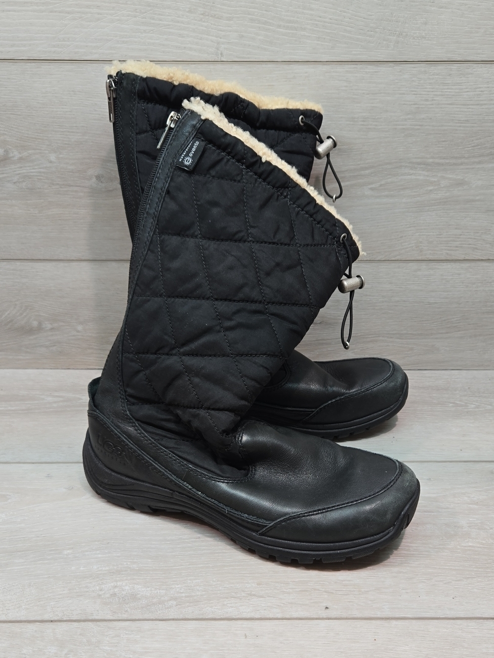 Ugg Australia Women’s 5160 event Waterproof Black Quilted Winter Boots Shoes 9